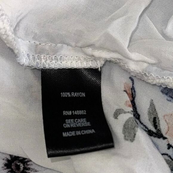 Torrid Floral Print Short Sleeve Peplum Blouse Size 2 White & Blue Rayon - Picture 5 of 7